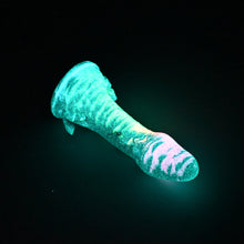 Load image into Gallery viewer, V2SHV68 Vaeriya Small 0030 UV GITD