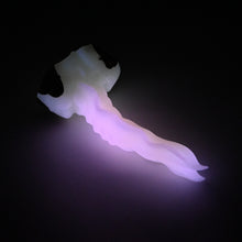 Load image into Gallery viewer, V2SKE25 Snark's Maw Small 0030 UV GITD