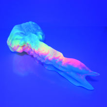 Load image into Gallery viewer, V3MBP39 Snark's Maw Medium 0050 UV GITD