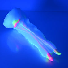 Load image into Gallery viewer, V2SBQ42 Snark's Maw Small 0030 UV GITD