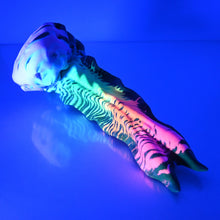 Load image into Gallery viewer, V3SBR63 Snark's Maw Medium 0030 UV GITD