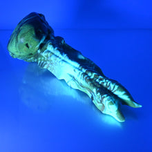 Load image into Gallery viewer, V3MBT96 Snark's Maw Medium 0050 UV GITD