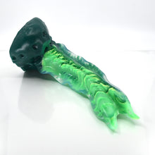 Load image into Gallery viewer, V4TBW91 Snark's Maw Large NC 0031 UV GITD *FLOP*