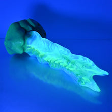 Load image into Gallery viewer, V4TBW91 Snark's Maw Large NC 0031 UV GITD *FLOP*