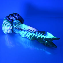 Load image into Gallery viewer, V3SBY84 Snark's Maw Medium 0030 UV GITD