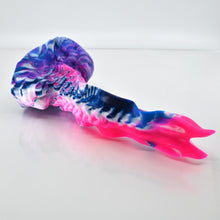 Load image into Gallery viewer, V2SCB26 Snark's Maw Small 0030 UV GITD