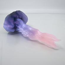Load image into Gallery viewer, V2NCB32 Snark's Maw Small NC 0045 UV