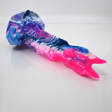 Load image into Gallery viewer, V3SCB42 Snark's Maw Medium 0030 UV GITD