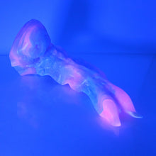 Load image into Gallery viewer, V4TCB57 Snark's Maw Large NC 0031 UV