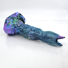 Load image into Gallery viewer, V3SDG87 Snark's Maw Medium 0030 UV GITD