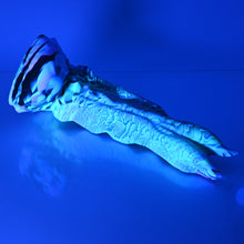 Load image into Gallery viewer, V3SDG87 Snark's Maw Medium 0030 UV GITD