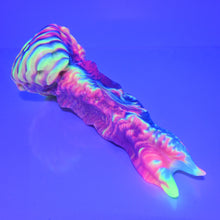 Load image into Gallery viewer, V3MBK72 Snark's Maw Medium 0050 UV GITD