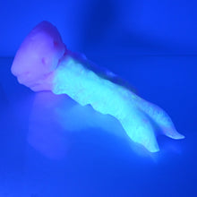 Load image into Gallery viewer, V3TCL44 Snark's Maw Medium NC 0031 UV