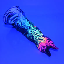 Load image into Gallery viewer, V3MBM18 Snark's Maw Medium 0050 UV GITD