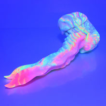Load image into Gallery viewer, V3SBM17 Snark's Maw Medium 0030 UV GITD