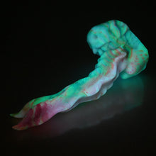 Load image into Gallery viewer, V3SBM17 Snark's Maw Medium 0030 UV GITD