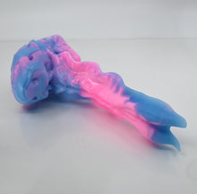Load image into Gallery viewer, V2SDK62 Snark's Maw Small 0030 UV GITD