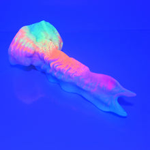 Load image into Gallery viewer, V2SBN33 Snark's Maw Small 0030 UV GITD