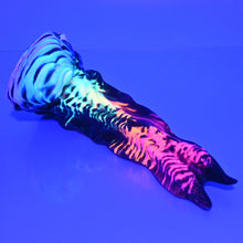 Load image into Gallery viewer, V2SBN29 Snark's Maw Small 0030 UV GITD