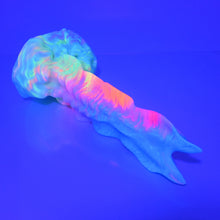 Load image into Gallery viewer, V3SBN45 Snark's Maw Medium 0030 UV GITD