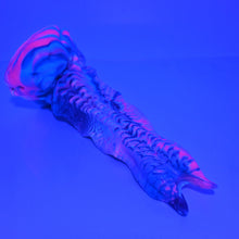 Load image into Gallery viewer, V3MBN39 Snark's Maw Medium 0050 UV GITD