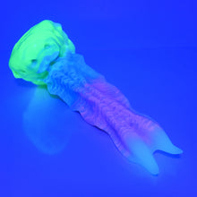 Load image into Gallery viewer, V3MBN38 Snark's Maw Medium 0050 UV GITD