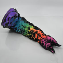 Load image into Gallery viewer, V3SDM18 Snark's Maw Medium 0030 UV GITD