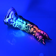 Load image into Gallery viewer, V3SDM18 Snark's Maw Medium 0030 UV GITD