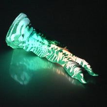 Load image into Gallery viewer, V3SDM18 Snark's Maw Medium 0030 UV GITD