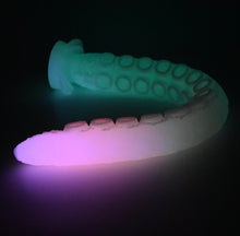 Load image into Gallery viewer, E4XGM61 Illex Large 0020 UV GITD
