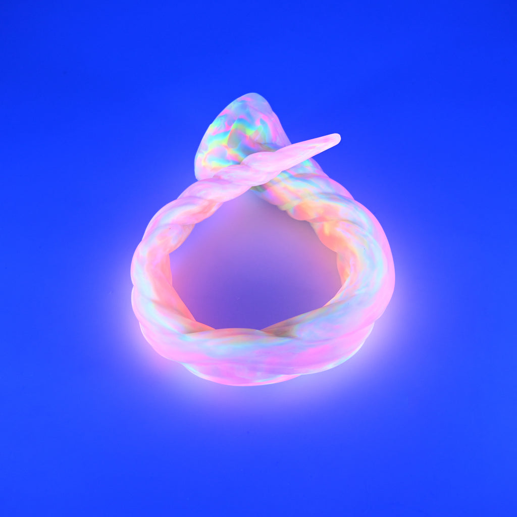 S3TJS27 Sera's Horn Medium NC 0031 UV CS