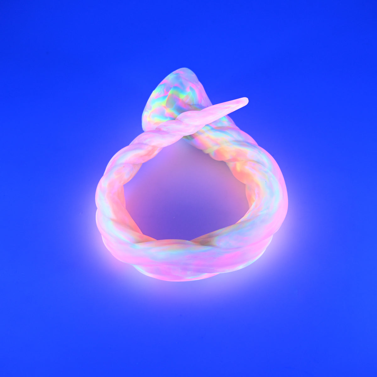 S3TJS27 Sera's Horn Medium NC 0031 UV CS