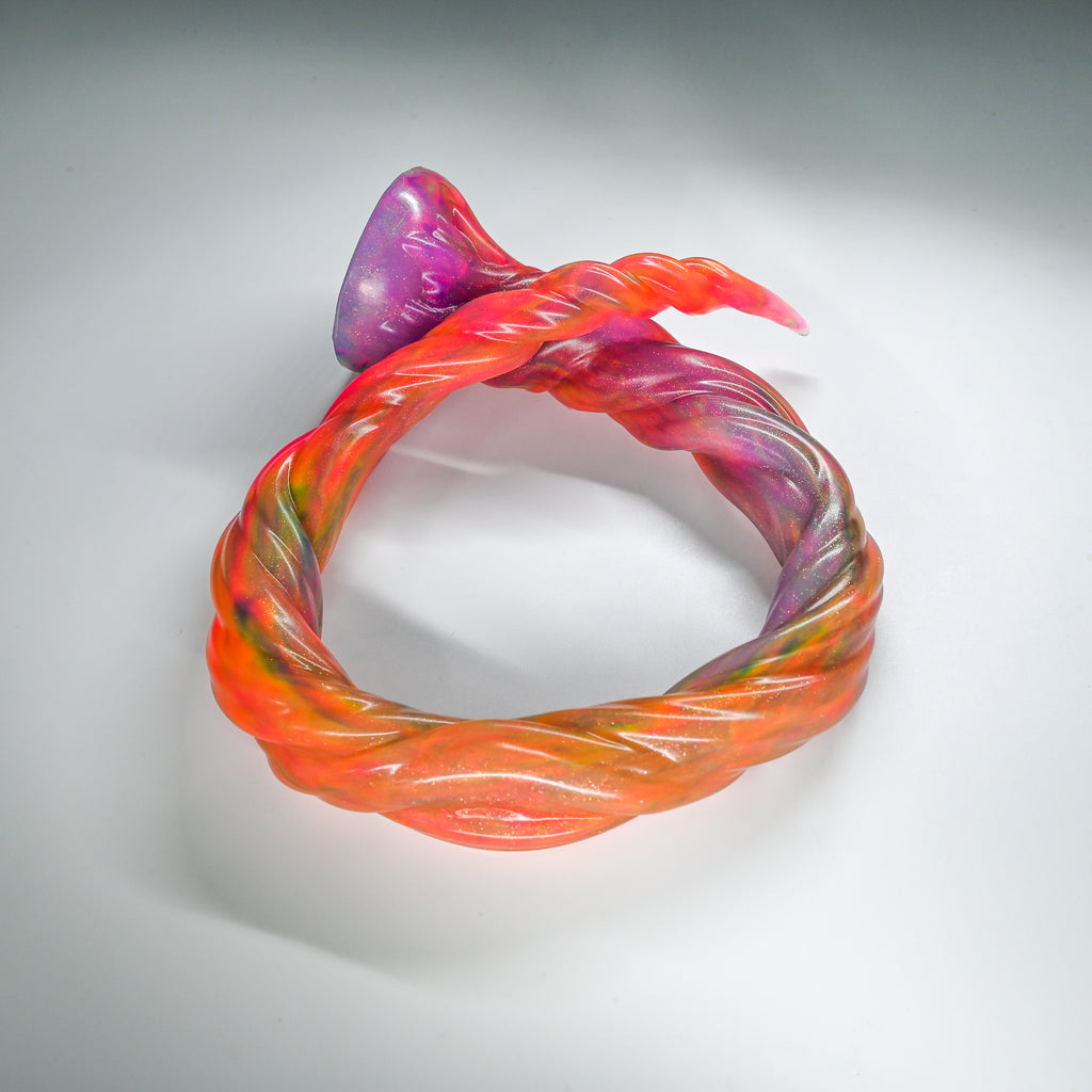 S4TJS29 Sera's Horn Large NC 0031 UV CS