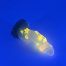 Load image into Gallery viewer, 32THQ03 Celia Small NC 0031 UV GITD CS
