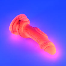 Load image into Gallery viewer, 33SHQ08u Celia Medium 0030 UV GITD GHU
