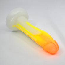 Load image into Gallery viewer, Z2MFQ17 Caelus Small 0050 UV GITD
