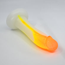 Load image into Gallery viewer, Z2MFQ17 Caelus Small 0050 UV GITD
