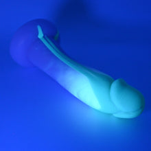 Load image into Gallery viewer, Z3SFQ28 Caelus Medium 0030 UV GITD
