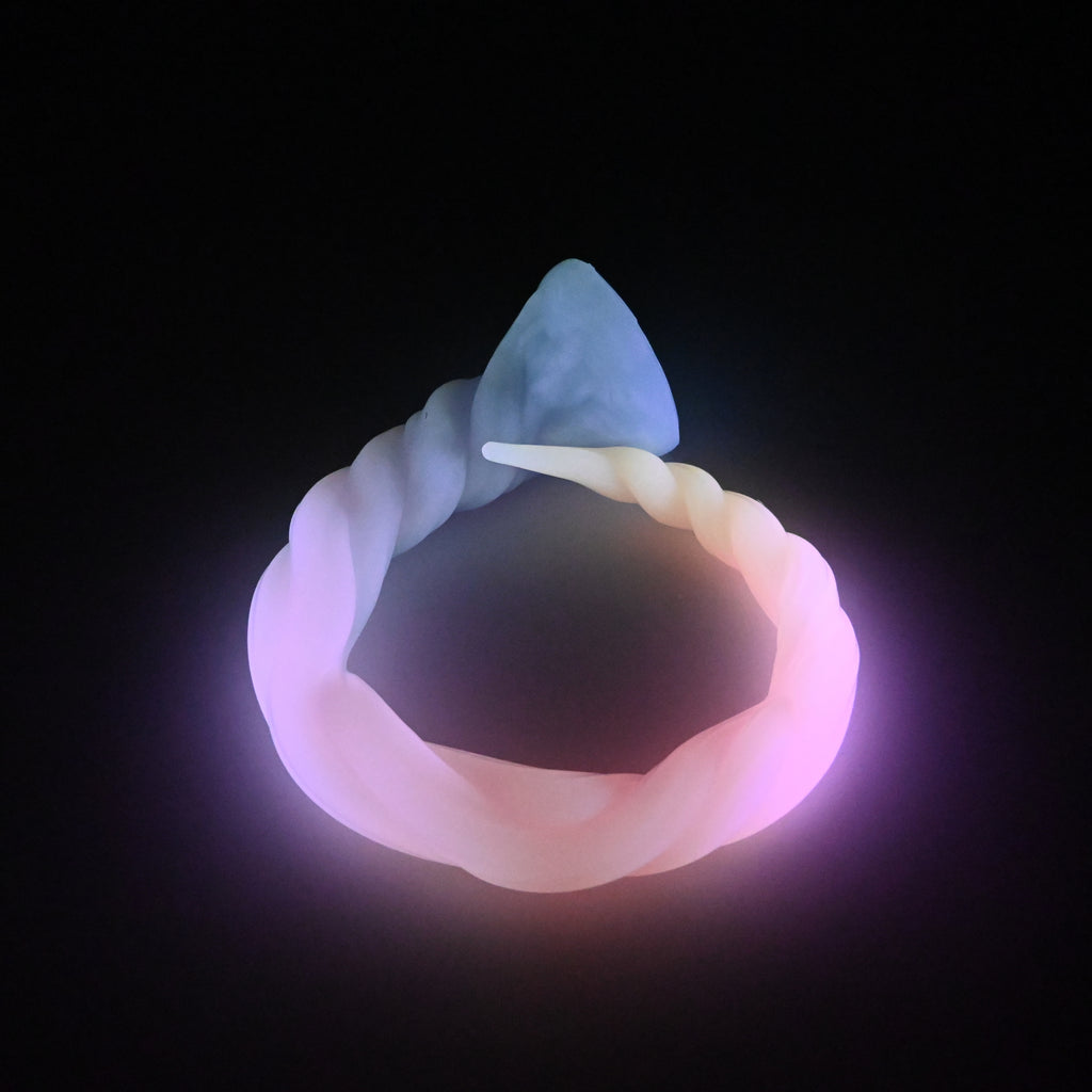 S3SJU06 Sera's Horn Medium 0030 UV GITD
