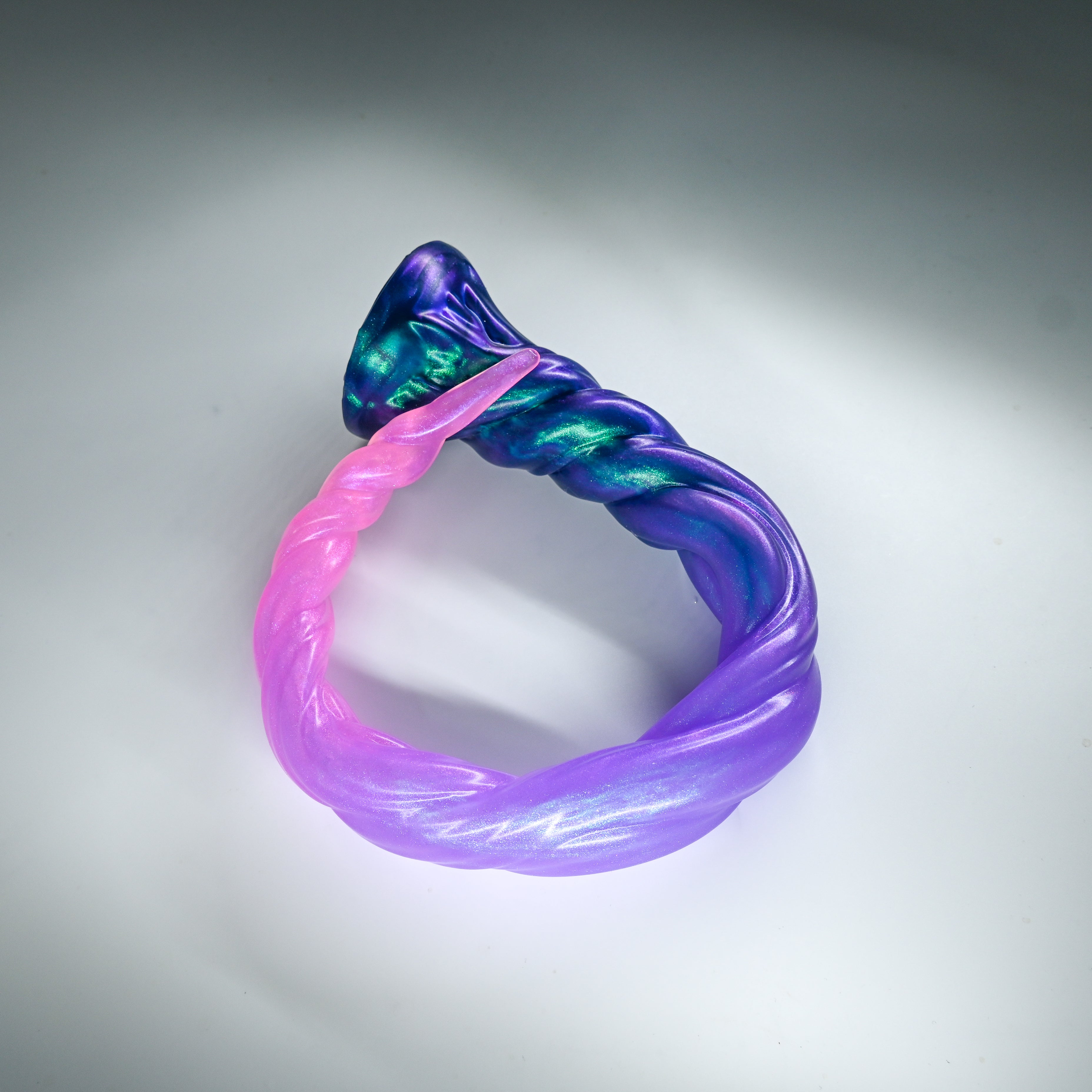 S3TJU07 Sera's Horn Medium NC 0031 UV CS