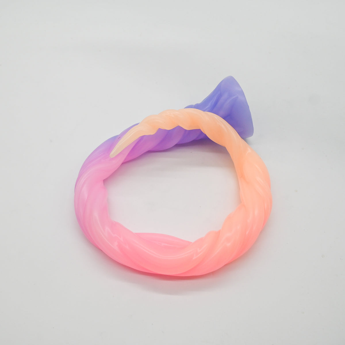S4SJU08 Sera's Horn Large 0030 UV GITD
