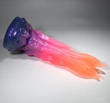 Load image into Gallery viewer, V2TFR47 Snark's Maw Small NC 0031 UV CS
