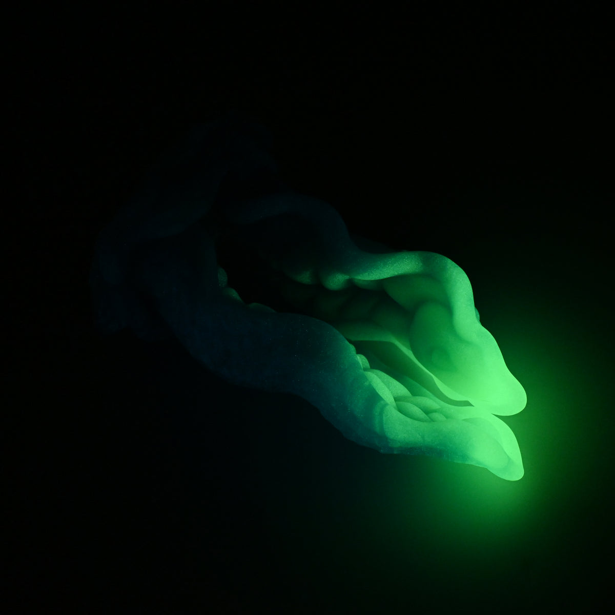 A4XJV27 Alara Large 0020 UV GITD *FLOP*