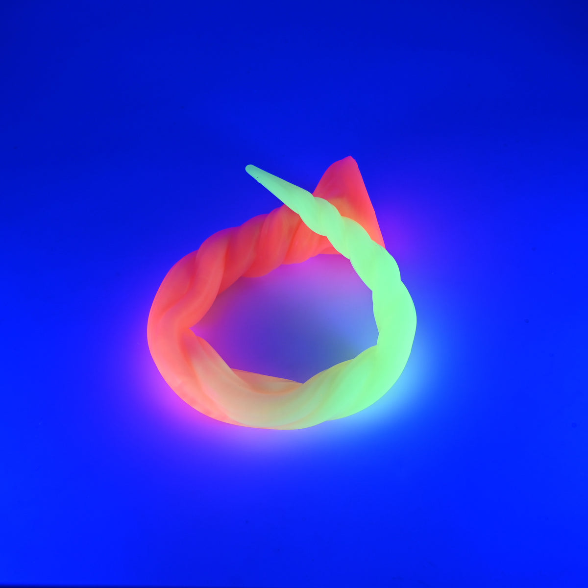 S3SJW05 Sera's Horn Medium 0030 UV