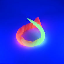 Load image into Gallery viewer, S3SJW05 Sera's Horn Medium 0030 UV
