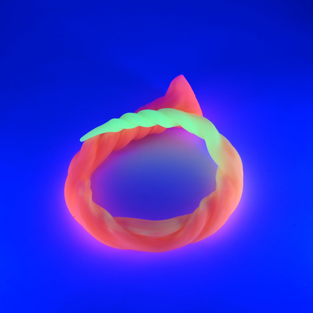 S4SJW07 Sera's Horn Large 0030 UV