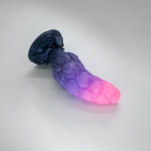 Load image into Gallery viewer, B3SHT42 Flora Medium 0030 UV GITD CS
