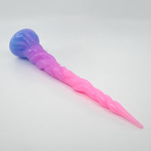 Load image into Gallery viewer, S2MGT99 Sera's Horn Small 0050 UV GITD
