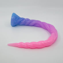 Load image into Gallery viewer, S3MGU01 Sera's Horn Medium 0050 UV GITD
