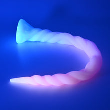 Load image into Gallery viewer, S3MGU01 Sera's Horn Medium 0050 UV GITD
